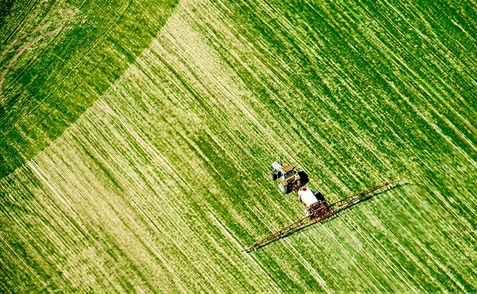Зеленський підписав закон про земельну децентралізацію