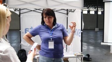 Живе спілкування у полі