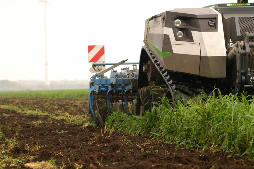 Автономний робот AgXeed AgBot дебютував у Великобританії