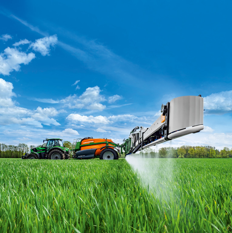 Найвища дієвість і точність на одній осі: причіпний обприскувач Amazone UX Super з фактичним обсягом бака до 9.000 л і шириною захвату 42 м