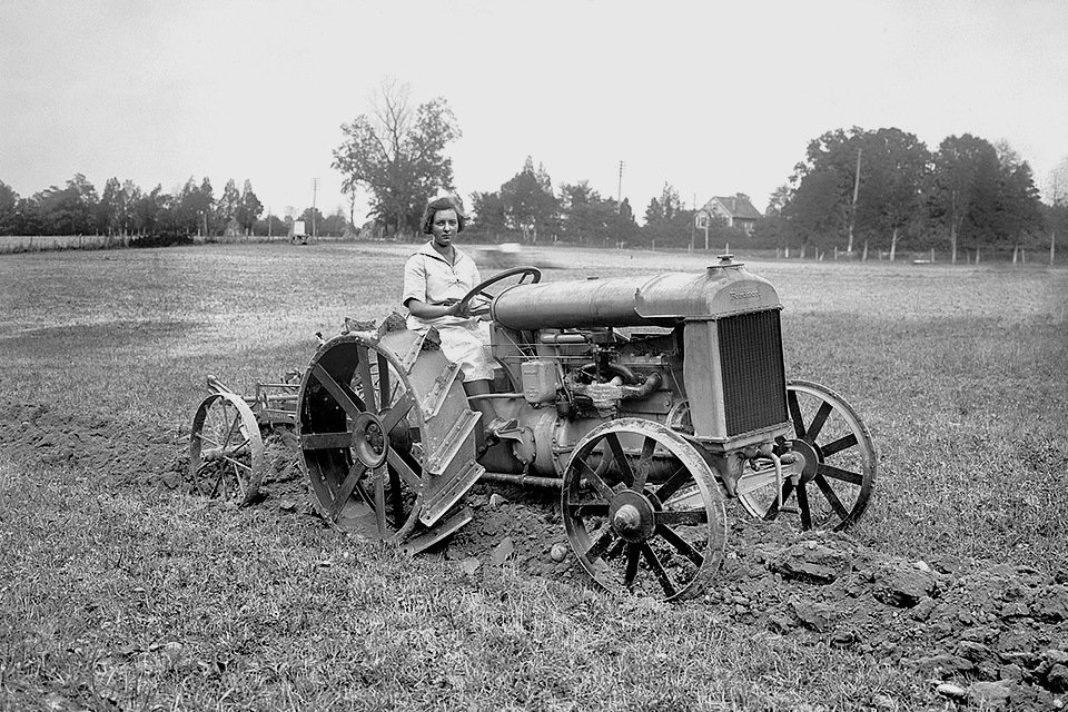 Трактор американського виробництва Fordson, конструкцією та виробництвом якого зацікавилися знані інженери