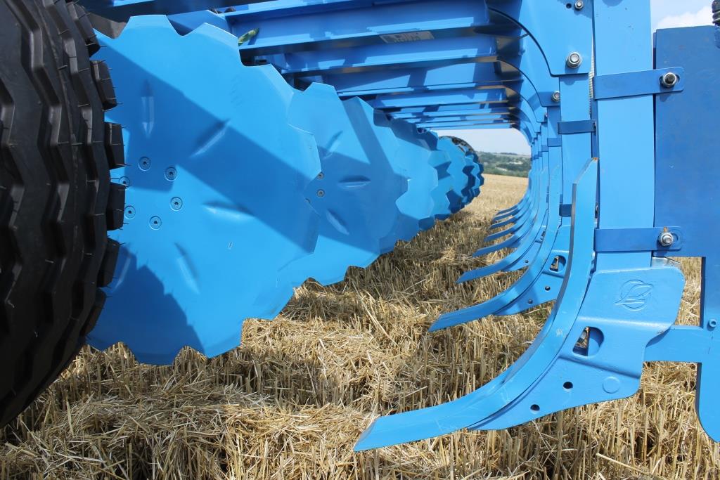 Унікальна технологія проєкту FreeFarm забезпечує живлення та вегетацію рослин на вищому рівні