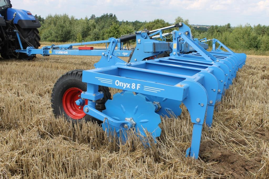 Унікальна технологія проєкту FreeFarm забезпечує живлення та вегетацію рослин на вищому рівні