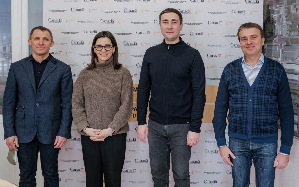 Міністр аграрної політики та продовольства України Роман Лещенко та Посол Канади в Україні Лариса Галадза відвідали “Овостар Юніон”