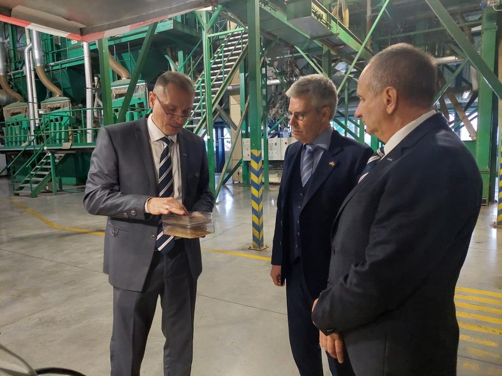 Посол Бельгії в Україні відвідав завод SESVANDERHAVE на Київщині
