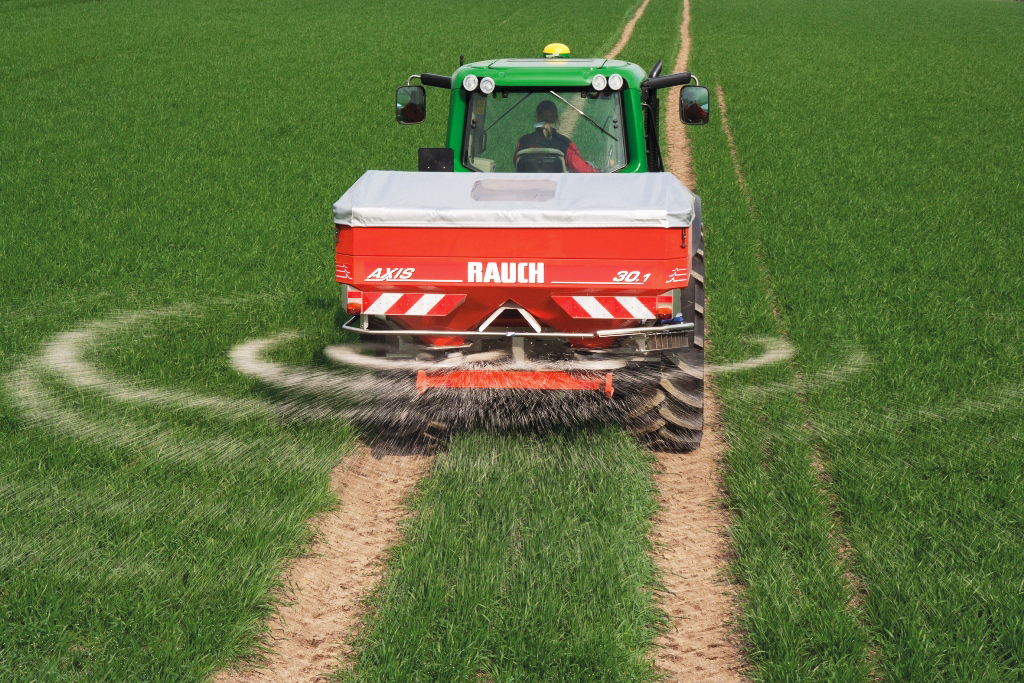 Розкидачі добрив: коротко про основне