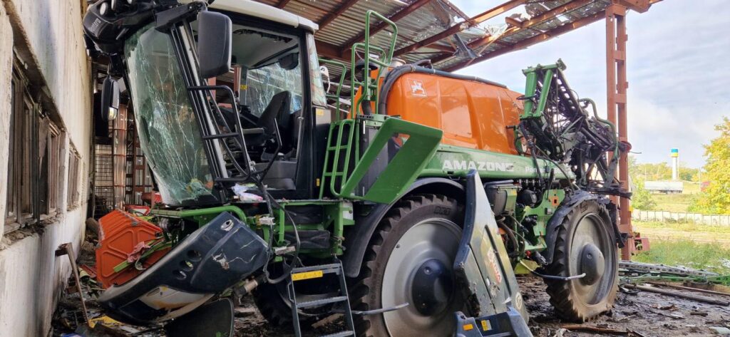 Команда ДП «Амазоне-Україна» відновила пошкоджений на Харківщині самохідний обприскувач PANTERA 4503
