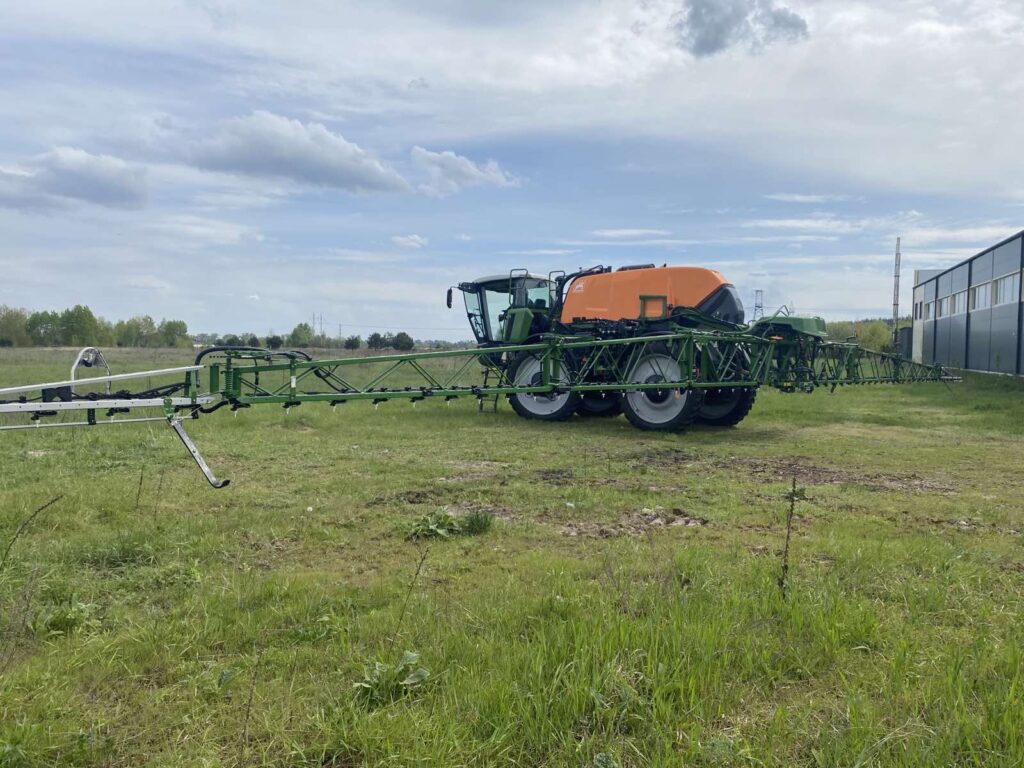 Команда ДП «Амазоне-Україна» відновила пошкоджений на Харківщині самохідний обприскувач PANTERA 4503