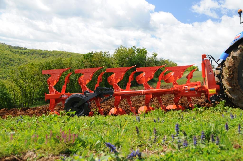 Працює краще та без зайвих зусиль: чому аграрії все частіше обирають плуг KUHN MULTI-MASTER 123