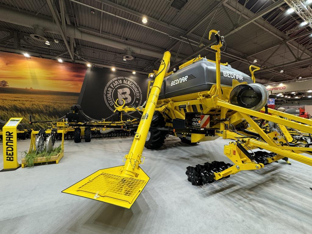 Нові горизонти в землеробстві: BEDNAR представив інноваційні агрегати на Agritechnica 2023