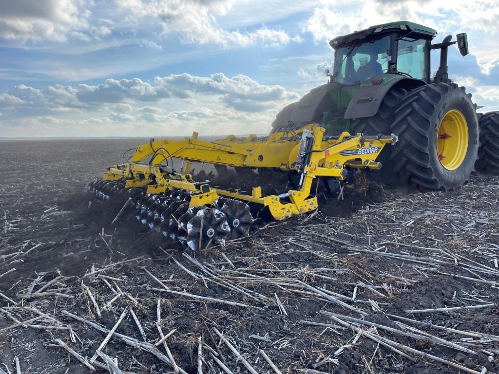 Рівне поле після основного обробітку? Так