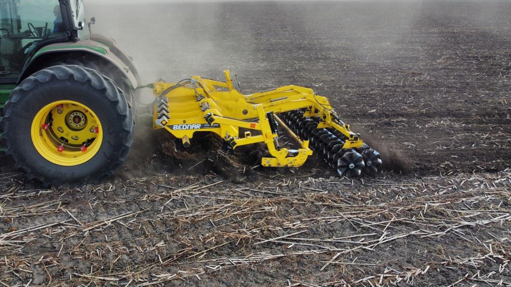 Рівне поле після основного обробітку? Так