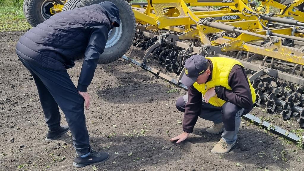 Компактор SWIFTER по великій кількості бур’яну. Майже рік без обробітку