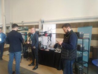 Бути у двох місцях одночасно? Для Журнал АгроЕліта - це легко! Бути у двох місцях одночасно? Для Журнал АгроЕліта - це легко!