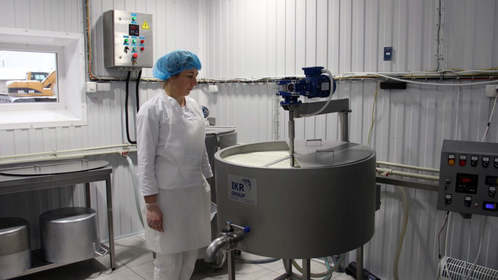 Проєкт «Сімейні молочні ферми» за підтримки Швейцарії у 2024 році реалізує навчальні можливості для виробників та переробників молока