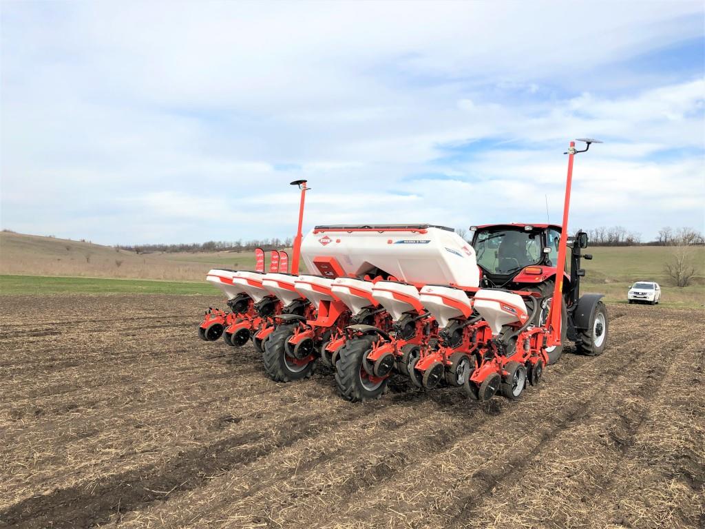Точність, швидкість, економія добрив та насіння: ПНЕВМАТИЧНА СІВАЛКА ВИСОКОТОЧНОГО ВИСІВУ KUHN MAXIMA 3 TMR E