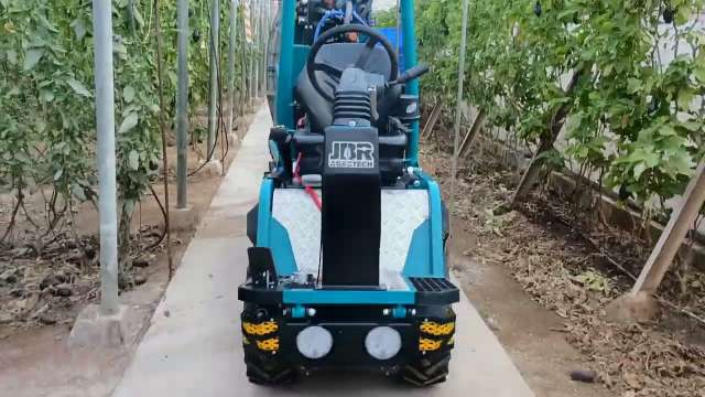 Іспанський виробник техніки представив цікавий міні-трактор