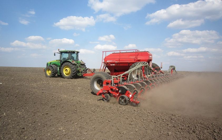У Kernel у 2024 році закупили одразу 7 нових швидкісних просапних сівалок Horsch та John Deere
