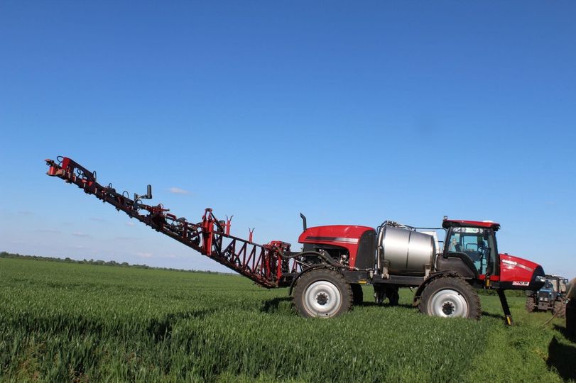 На полях ТОВ «Агро-Ормс» вносять ЗЗР