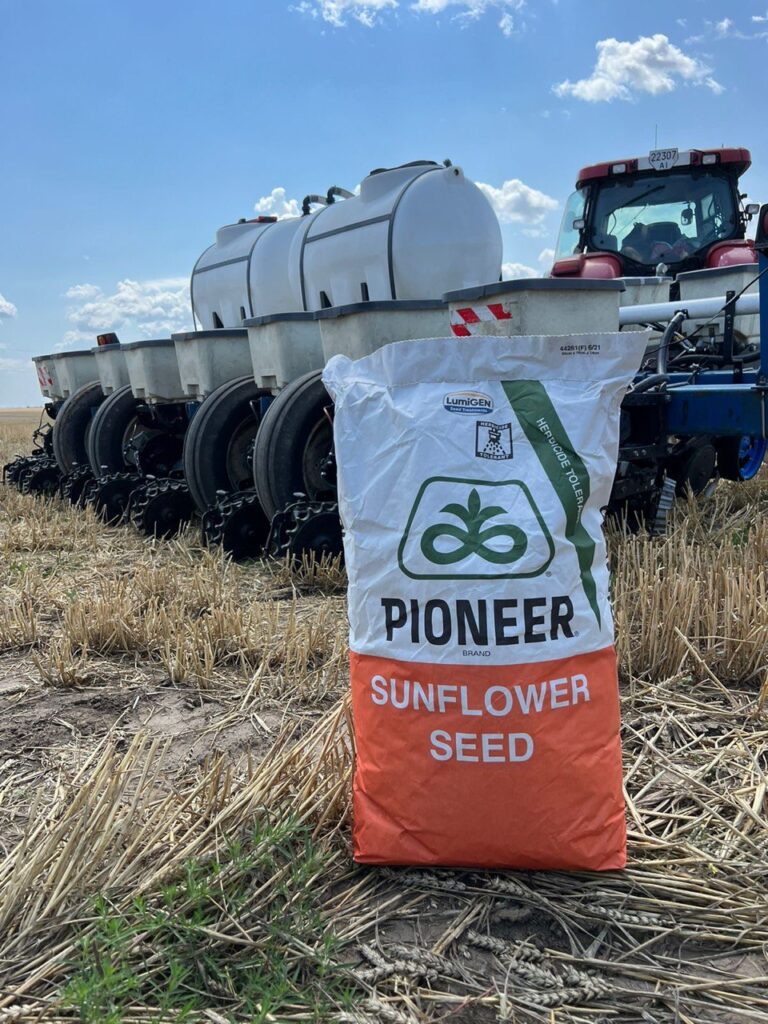 Українські фермери в прифронтових районах отримали насіння бренду Pioneer® в рамках програми Продовольчої та сільськогосподарської організації ООН (ФАО)