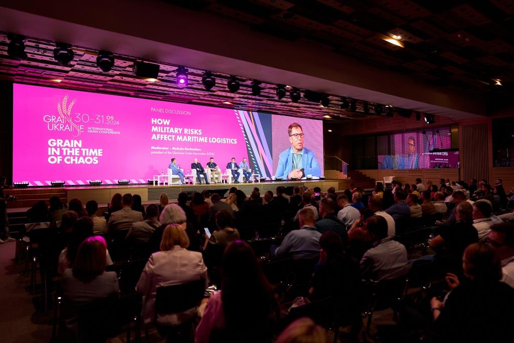 Нові політичні, економічні та логістичні шляхи українського збіжжя у світі — які вони? Інсайти з головної зернової конференції Grain Ukraine