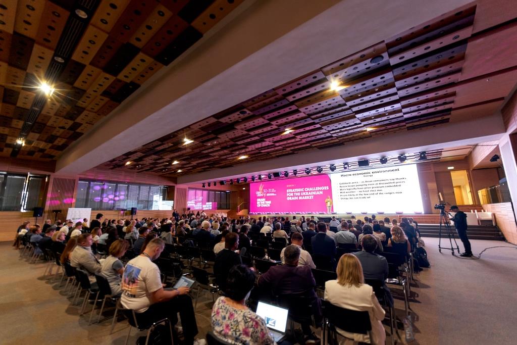 Нові політичні, економічні та логістичні шляхи українського збіжжя у світі — які вони? Інсайти з головної зернової конференції Grain Ukraine