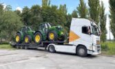 Українські науковці отримали від Японії трактори John Deere