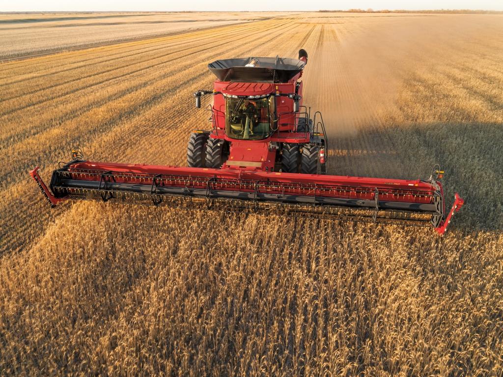 CASE IH Axial-Flow® серії 250 та MacDon FD2: нестримна сила та бездоганна майстерність для щедрого врожаю