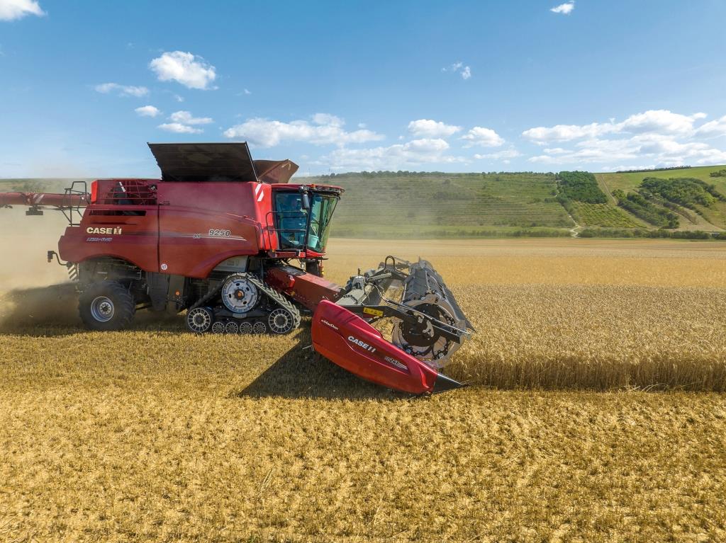 CASE IH Axial-Flow® серії 250 та MacDon FD2: нестримна сила та бездоганна майстерність для щедрого врожаю