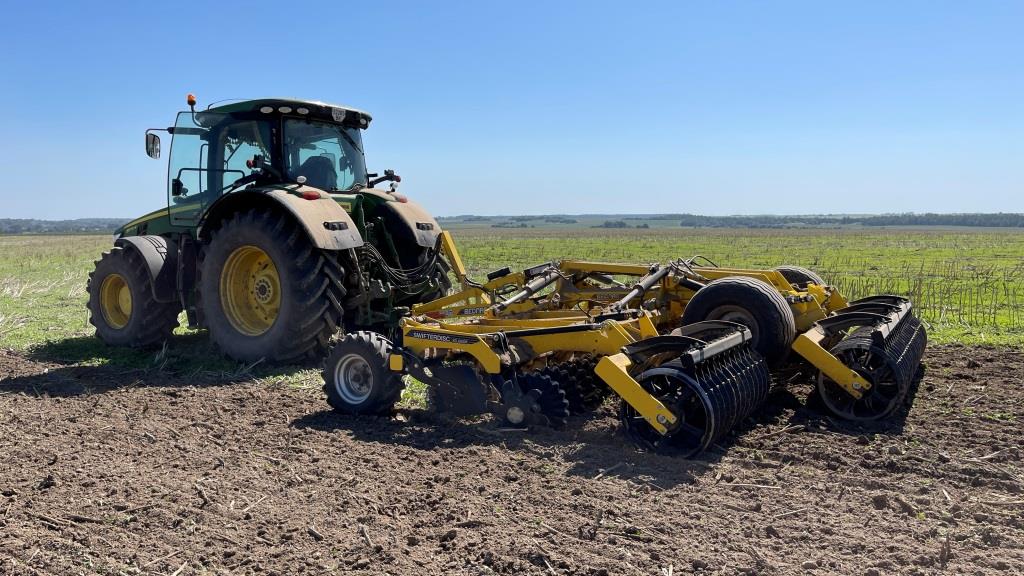 Дискування чи культивація: як ефективніше заробити рештки в ґрунт після жнив