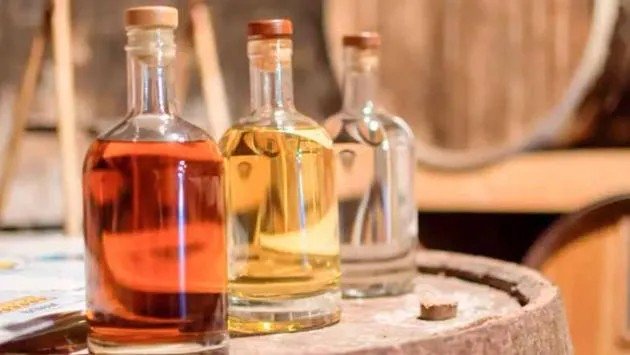 Малі виробники спиртових дистилятів отримали перші ліцензії на виробництво