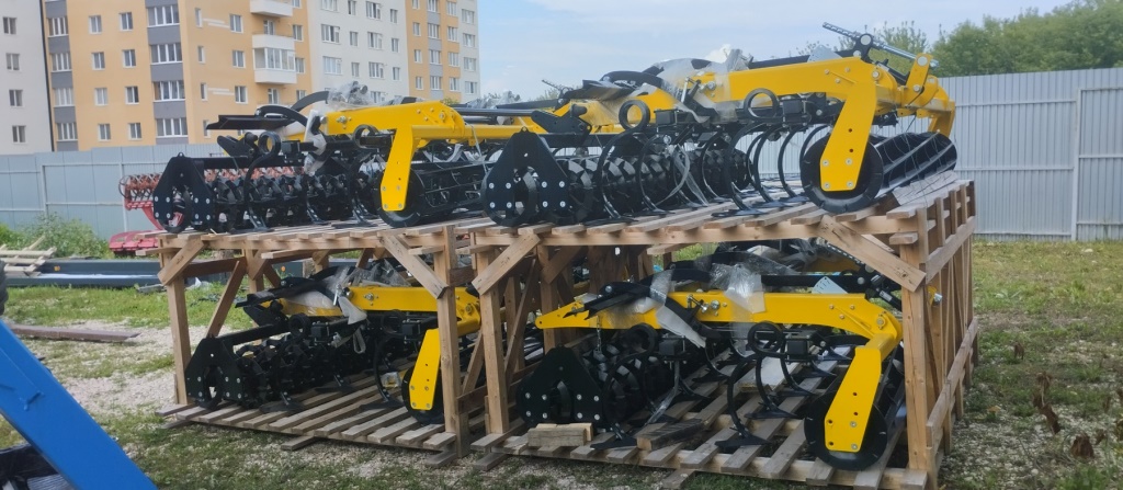 Виставковий майданчик Тернопільського представництва ТОВ «Компанія ЛАН» поповнився новим потужним агрегатом від чеської компанії BEDNAR FMT