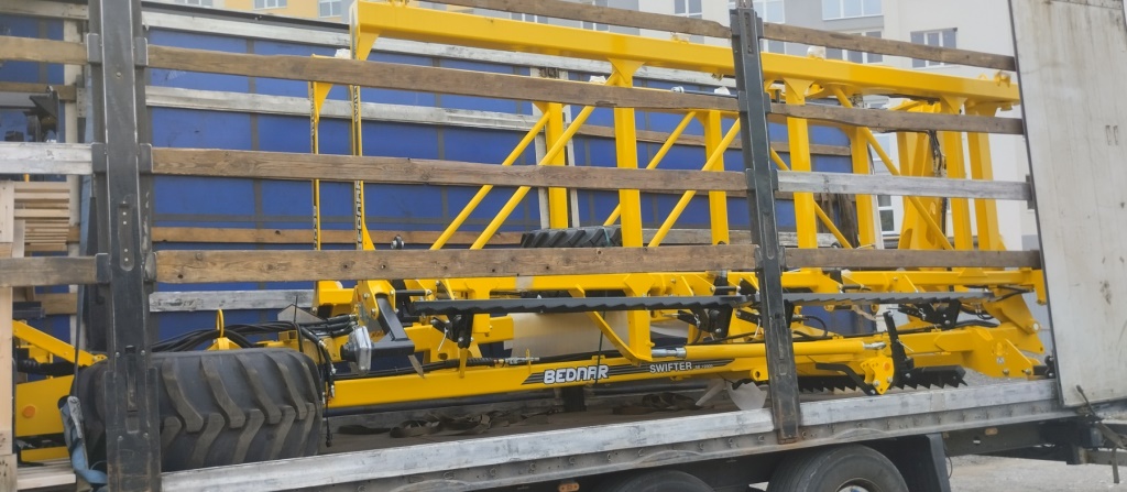 Виставковий майданчик Тернопільського представництва ТОВ «Компанія ЛАН» поповнився новим потужним агрегатом від чеської компанії BEDNAR FMT