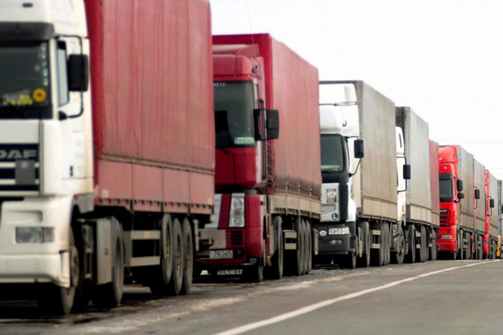 Угорщина зберігатиме заборону на ввіз української агропродукції, але не заборонятиме її транзит