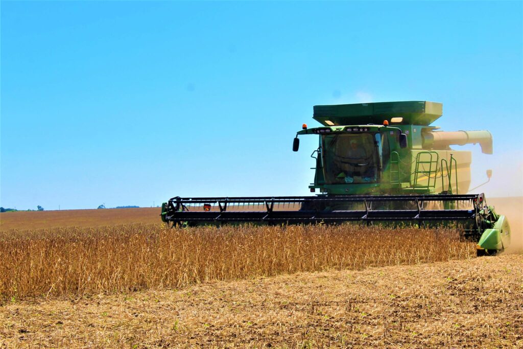 У "Волочиськ-агро" обмолотили першу тисячу гектарів сої