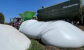 Фермери з прифронтових територій безоплатно отримають рукави для зберігання зерна