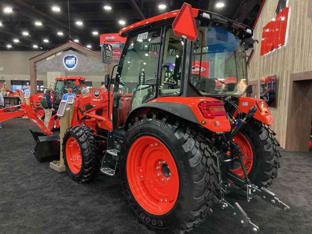 Kioti представила п'ять нових універсальних тракторів RX40