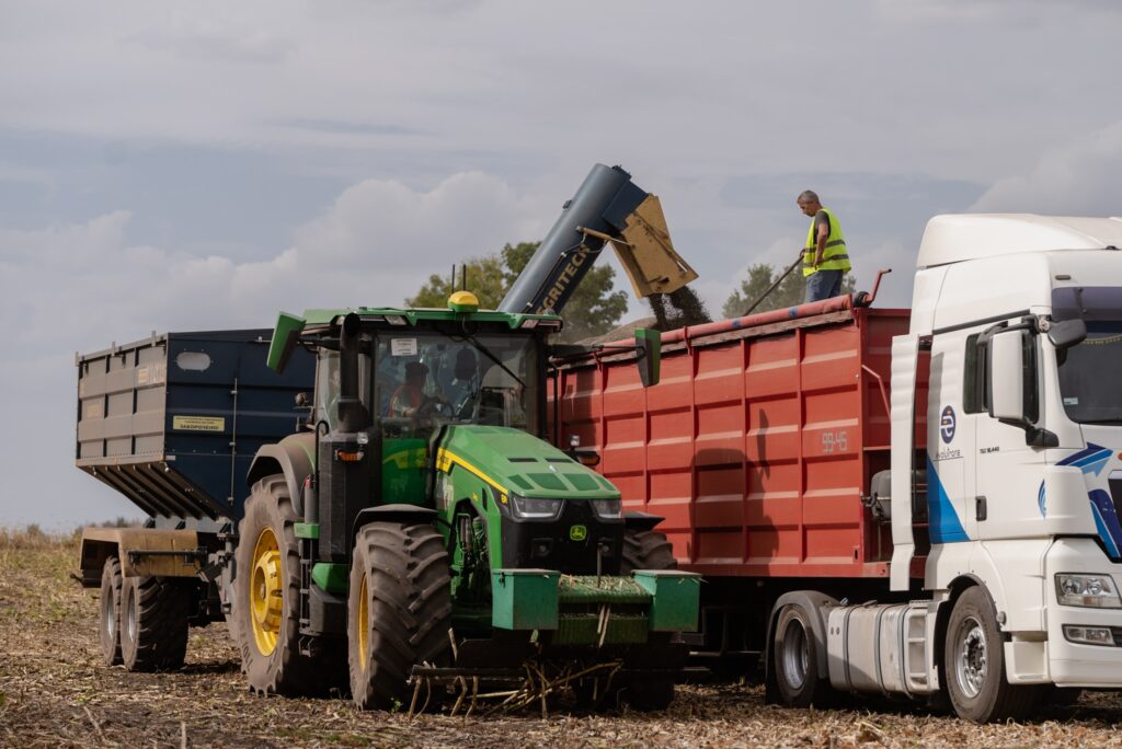 У компанії ТАС Агро в розпалі жнива пізніх зернових культур