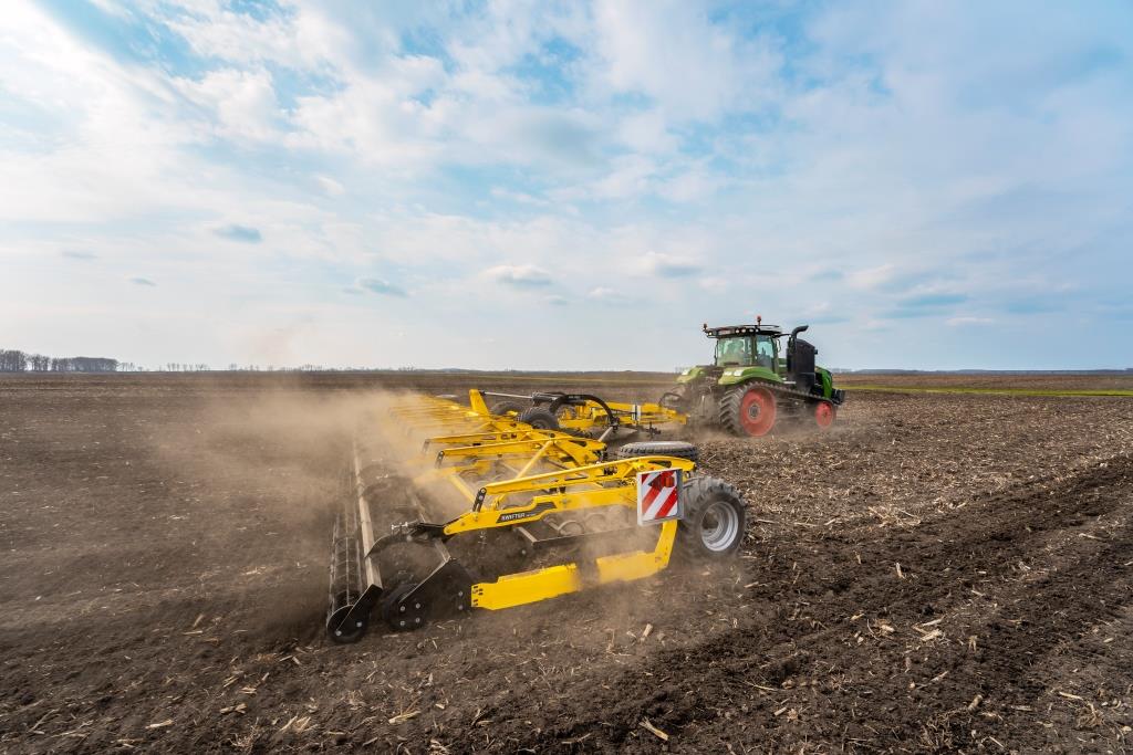 Мисліть масштабно! Повна технологічна лінійка техніки для великих аграрних підприємств від компанії BEDNAR