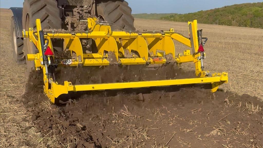 Шлях до збереження вологи: досвід 'Полтава-Агро' з глибокорозпушувачем BEDNAR