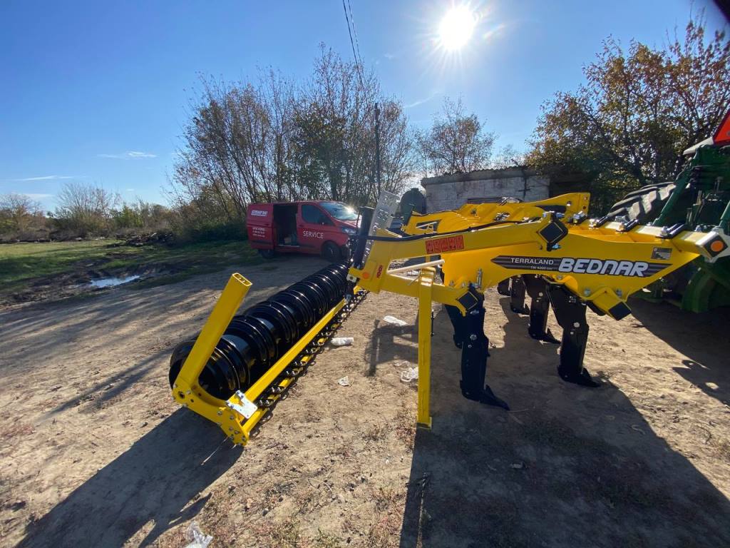 Компанія BEDNAR поставила на Вінниччину глибокорозпушувач TERRALAND 4000 D9R