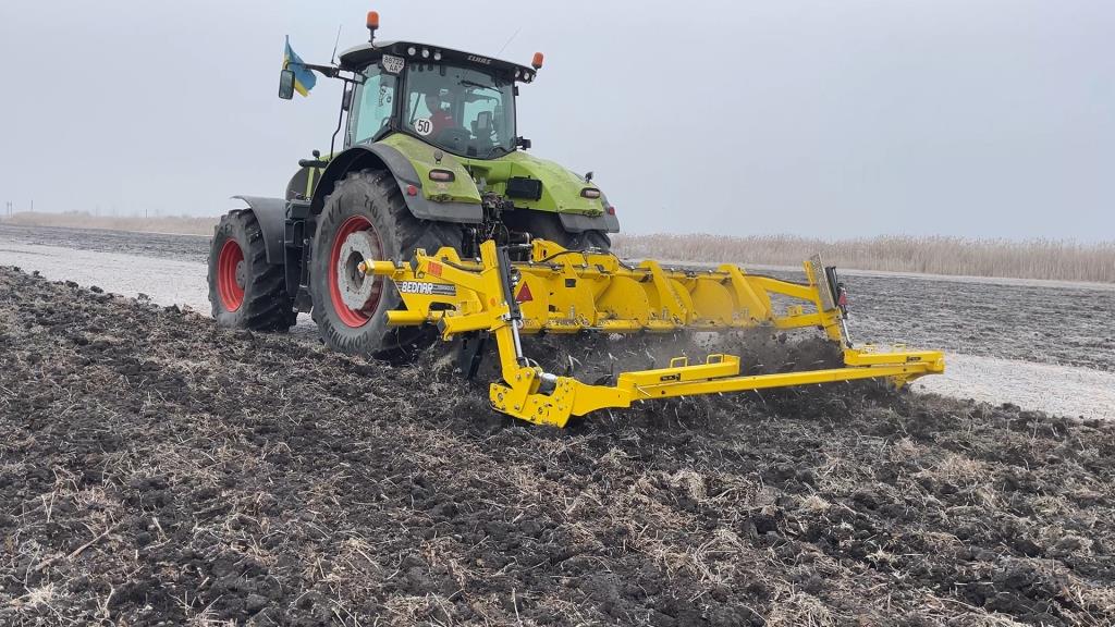 TERRADUO – нове слово в глибокому рихленні: покращення структури ґрунту без шкоди для його природного балансу