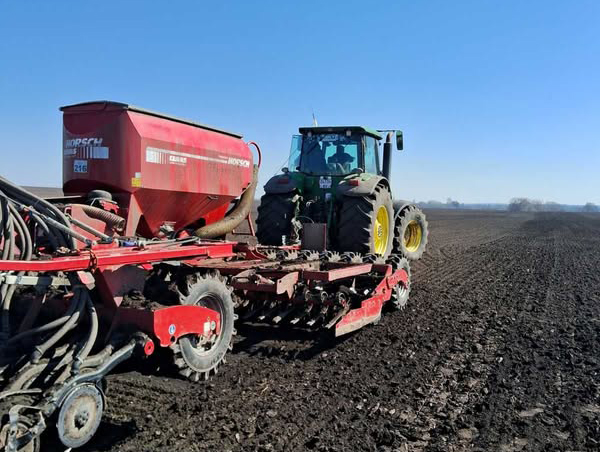 ТОВ "АГРО-ОРМС" готує поля до посіву буряків