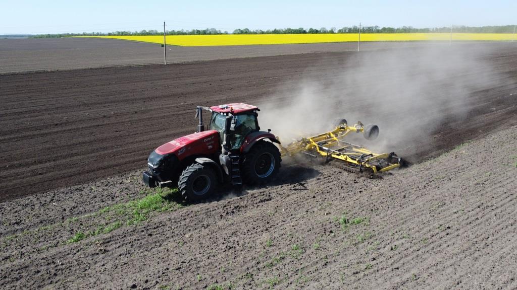 Секрет рівномірних сходів – ідеальна передпосівна підготовка з BEDNAR SWIFTER