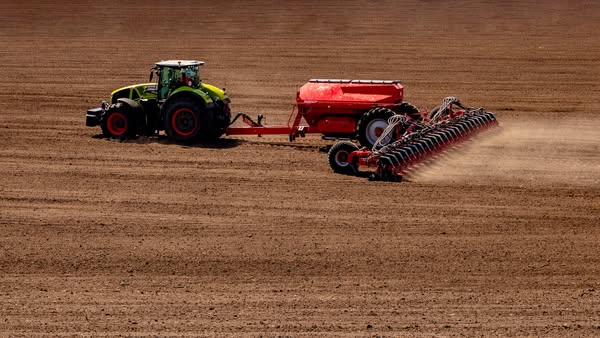 На полях УПІ-АГРО триває посівна кампанія 2025