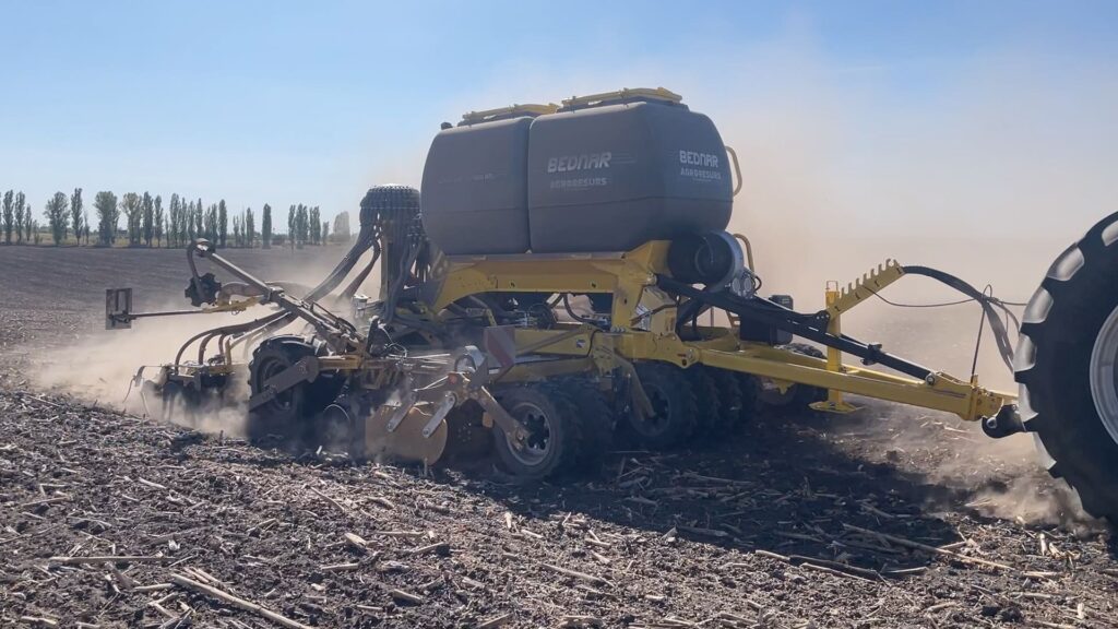 Збереження вологи, мінімізація обробітку, точний посів: технологічна стратегія «Полтава Агро» з BEDNAR