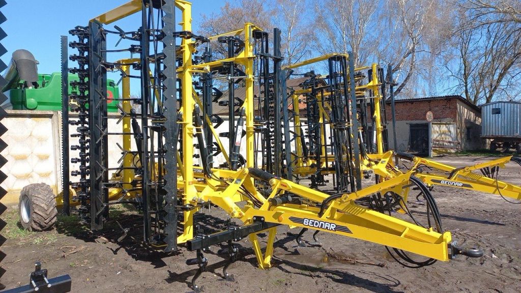 "Укрлендфармінг" інвестує в передпосівну підготовку ґрунту разом із BEDNAR