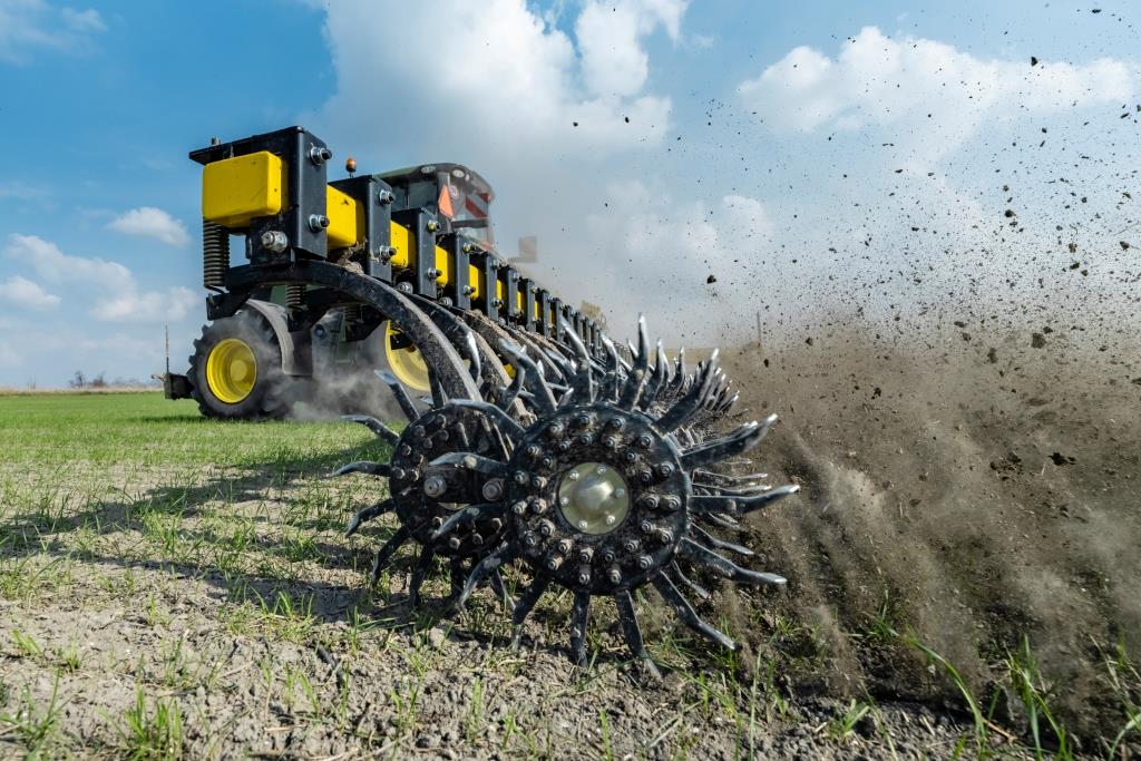 Ротаційна борона ROTO-MASTER RMN для обробітку посівів протягом року