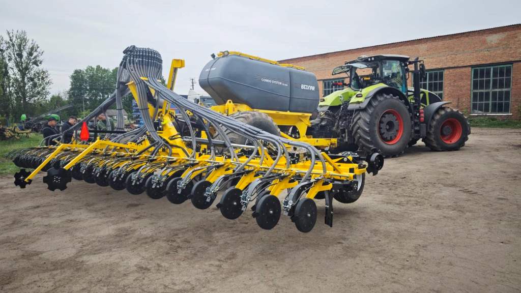 «НІБУЛОН» взяв на оснащення першу в світі 9-метрову сівалку GIRONA GN9000 від BEDNAR