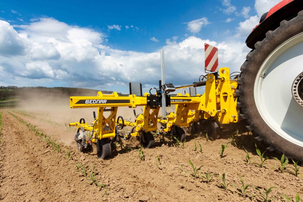 Міжрядна культивація як ключ до чистого поля: досвід господарства з Харківщини